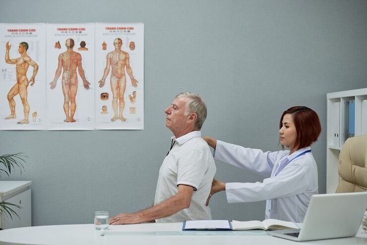 Guide to Finding the Right Spine Back Pain Doctor: Tips, Insights, and Expert Advice